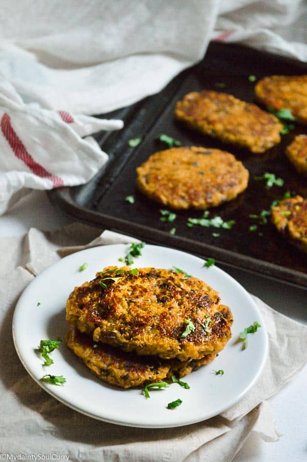 Low-carb vegan baked cauliflower hash browns