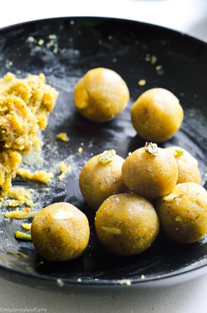 Thandai keto ladoo