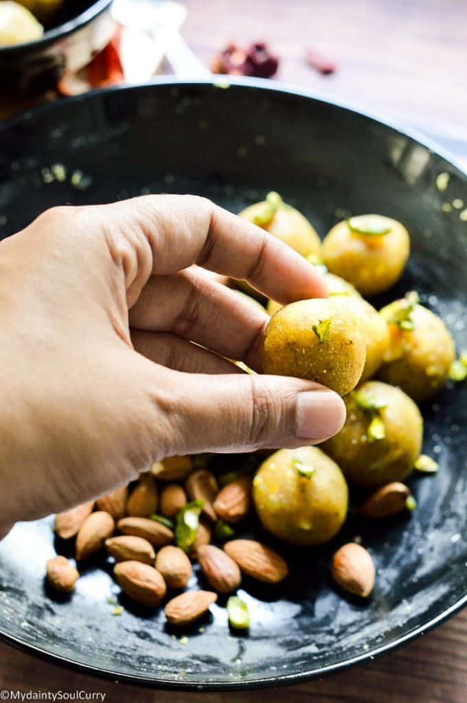 Thandai keto ladoo