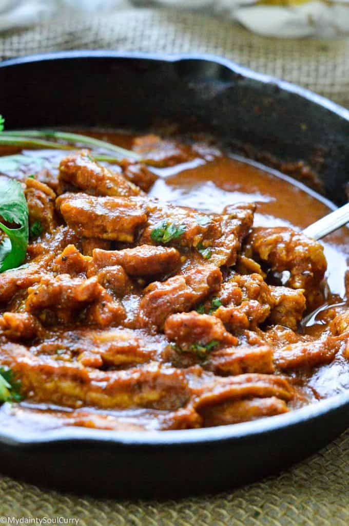 Vindaloo Curry with soy curls and homemade vindaloo paste
