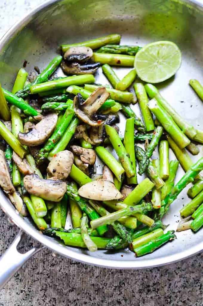 Sautéed mushrooms with asparagus