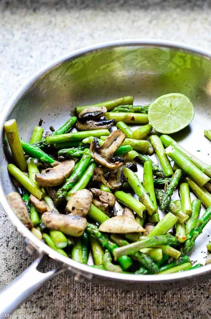  Sautéed asparagus and mushrooms