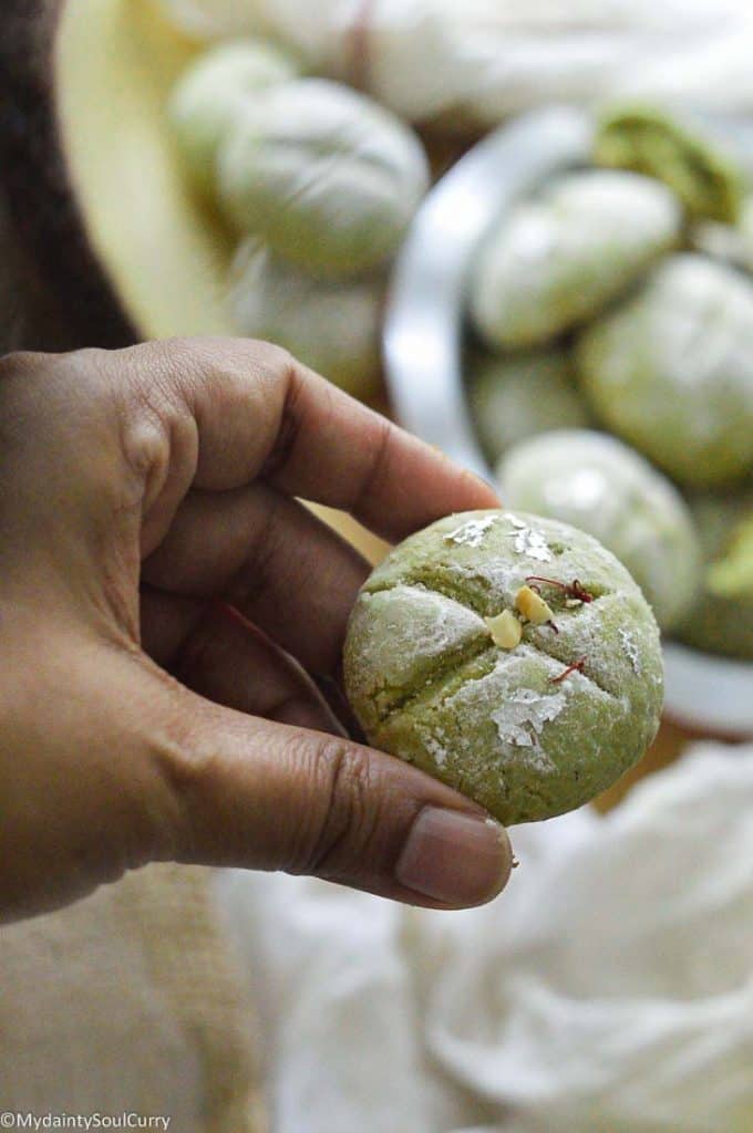 Indian naan khatai