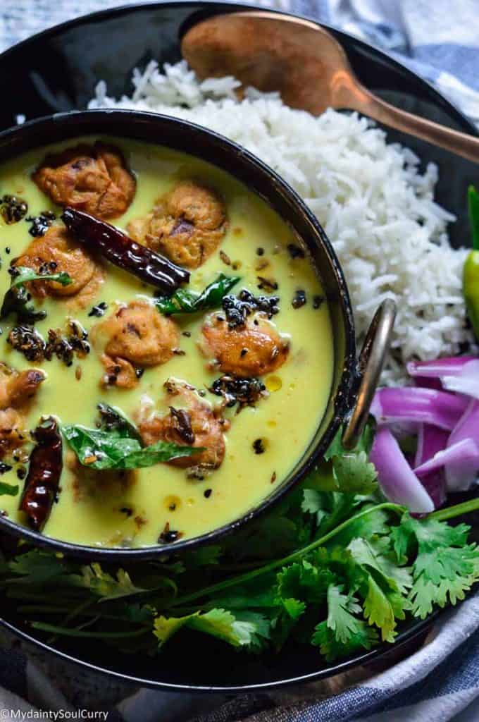 IP kadhi with pakora and rice