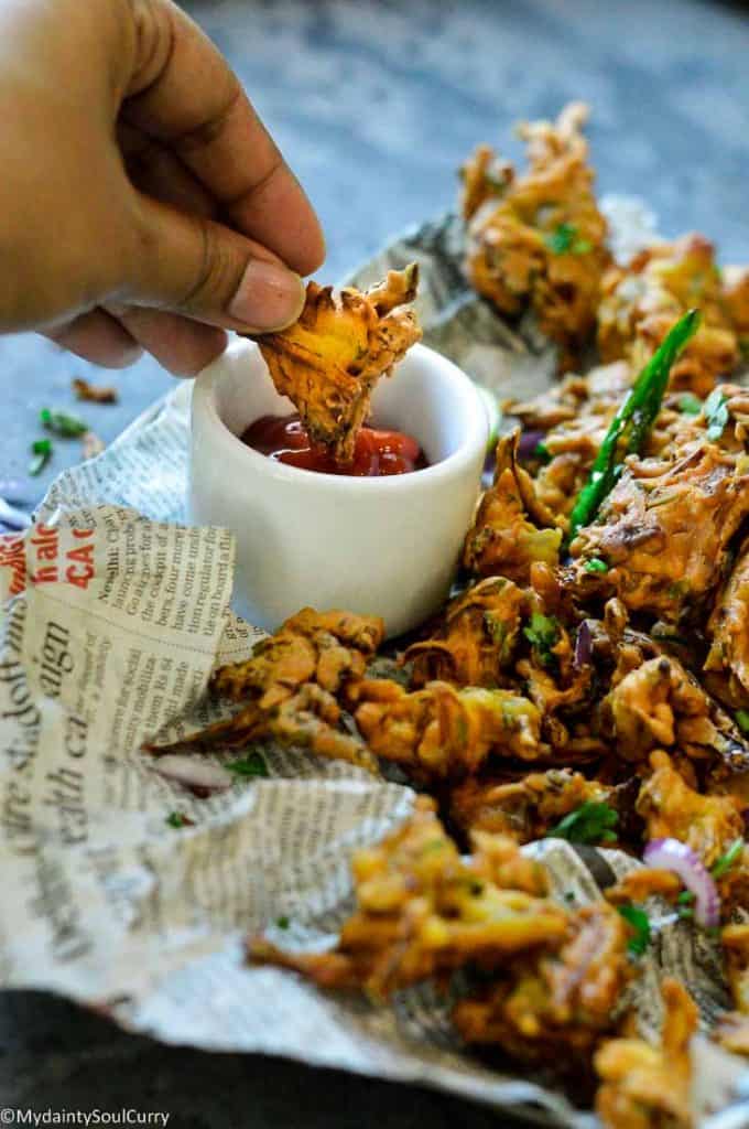 Crispy pakora with ketchup