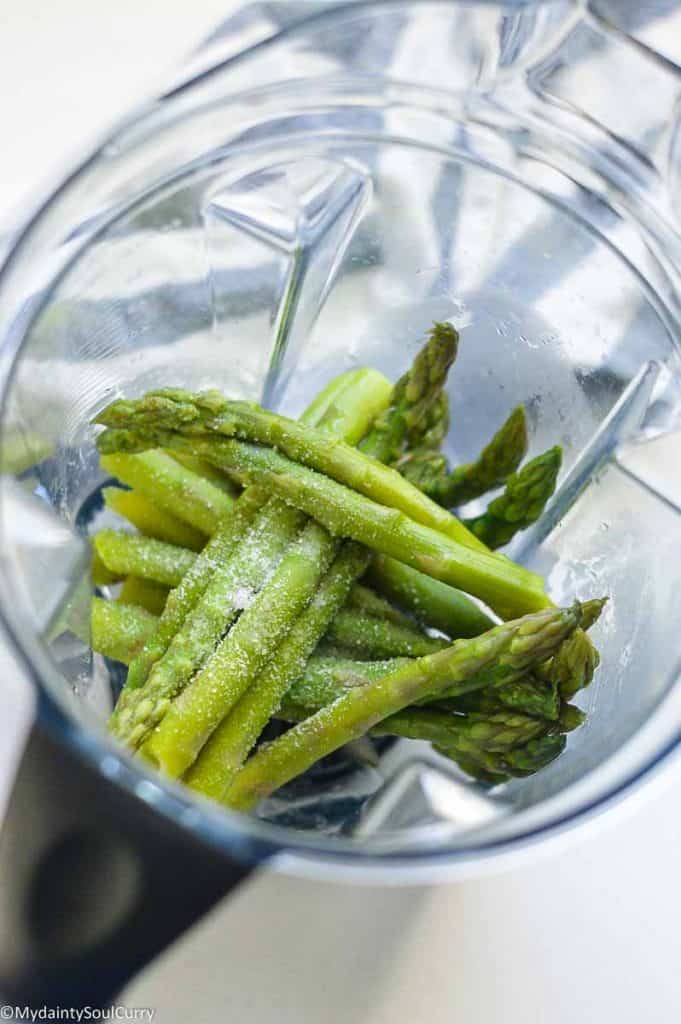 Blending asparagus soup