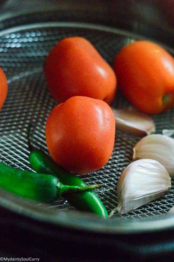 Roasting tomatoes and garlic