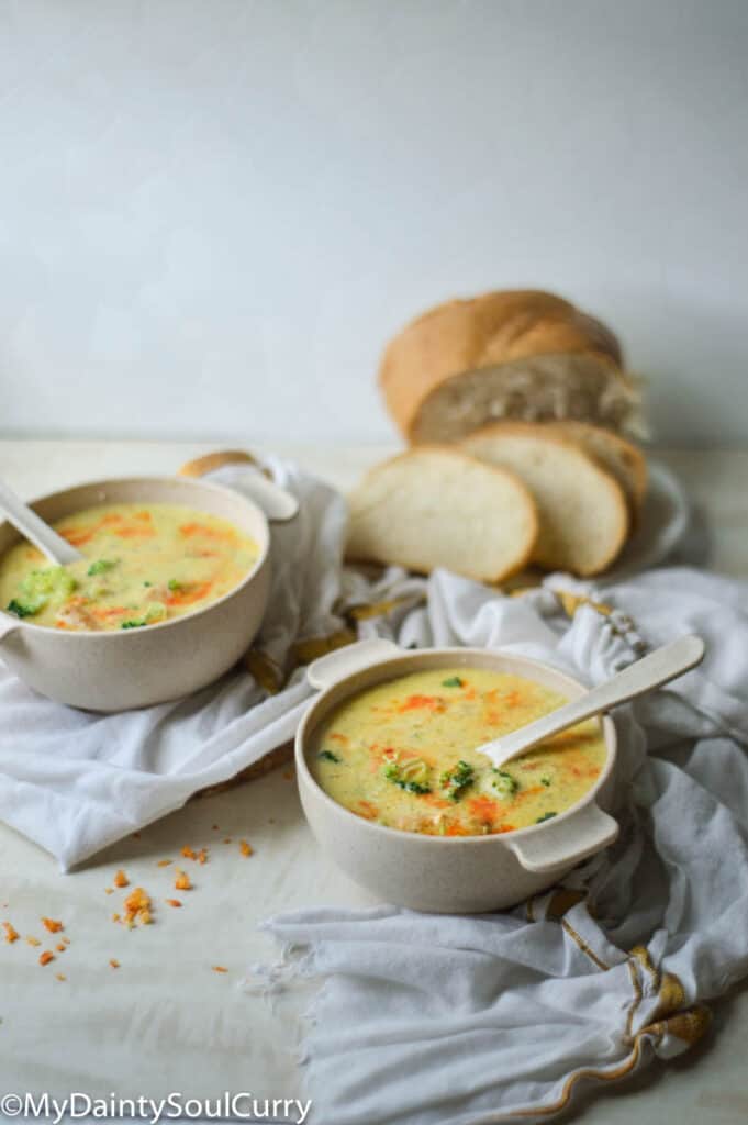 Instant pot broccoli cheddar soup with breads