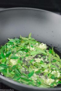 frying curry leaves