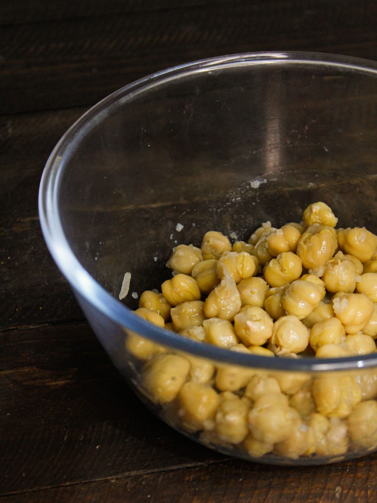 Soaked chickpeas transferred to bowl