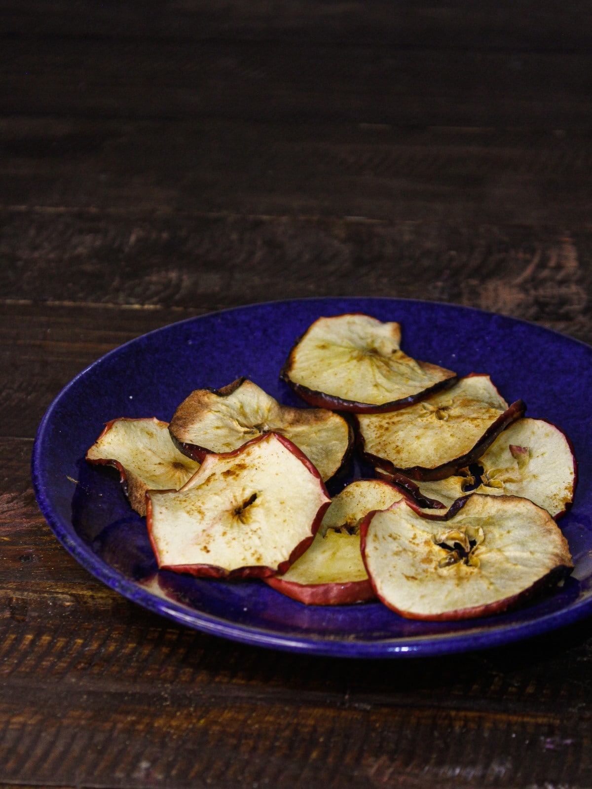 Hot Air Fried Apple Chips ready to enjoy