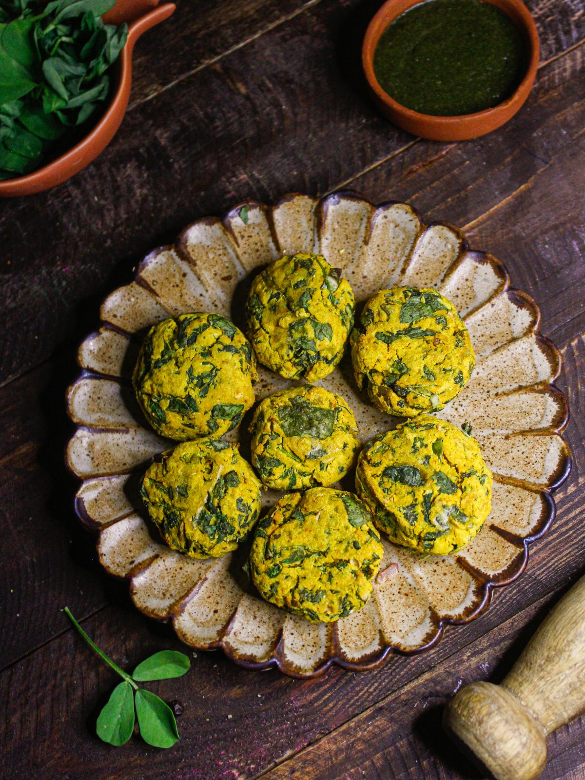 Top view img of Air Fried Fenugreek Pakoras With Green Chutney