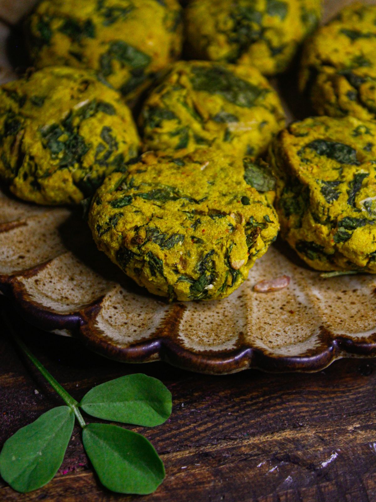 Zoom in image of Air Fried Fenugreek Pakoras With Green Chutney