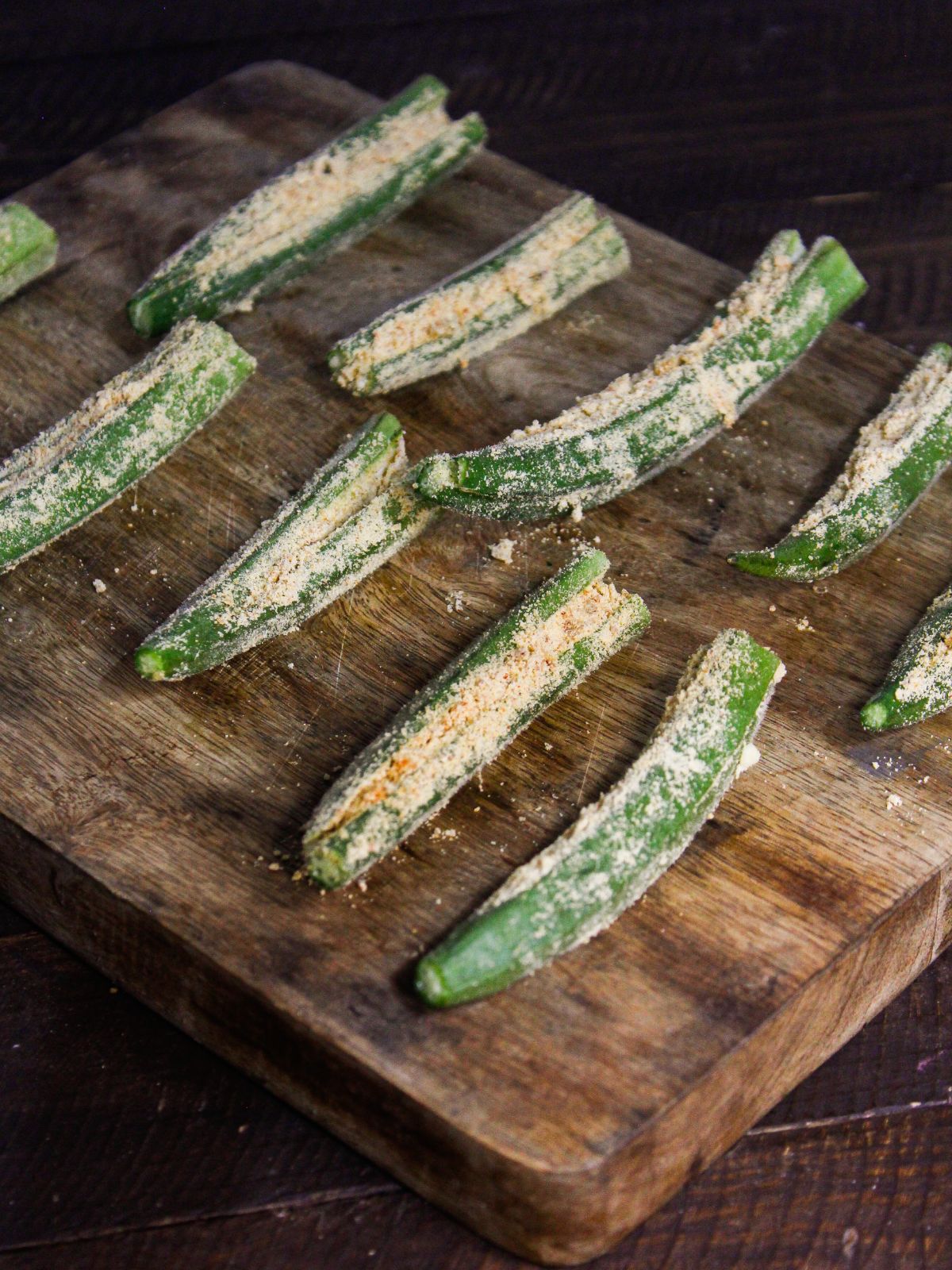 Fill the okras with the powder spices prepared earlier