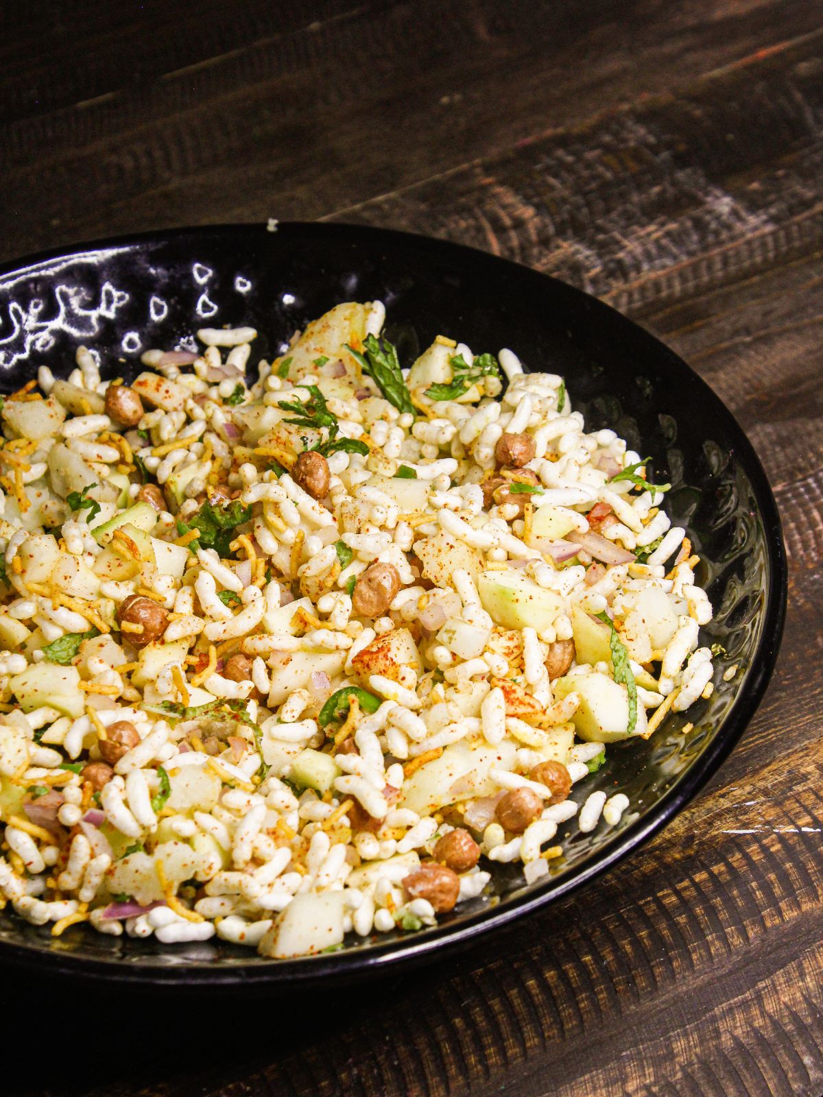 Delicious and Crunchy Raw Mango Salad ready to enjoy