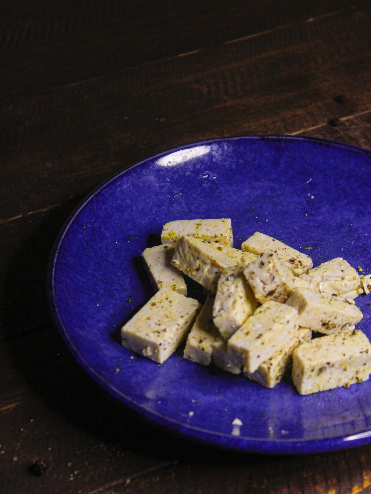 Add cubed tofu with black pepper powder, salt and oil in a plate and mix well