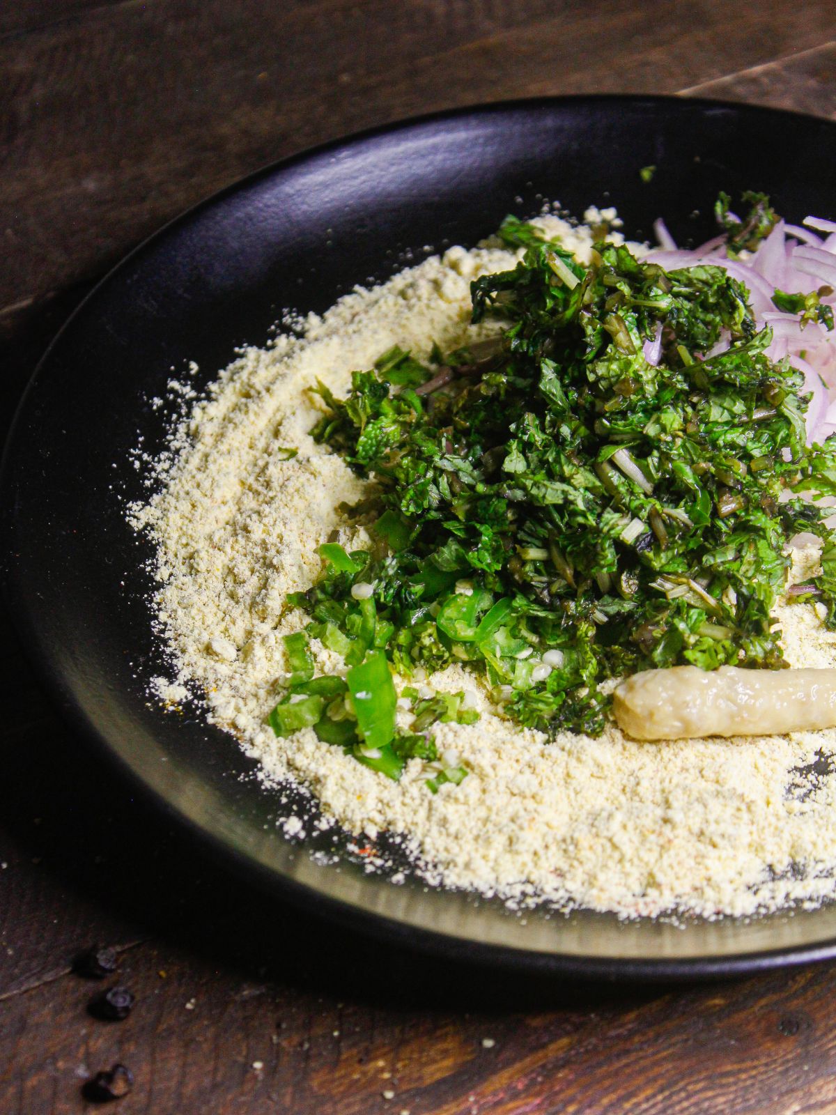 Add chopped mint leaves to the besan mix 