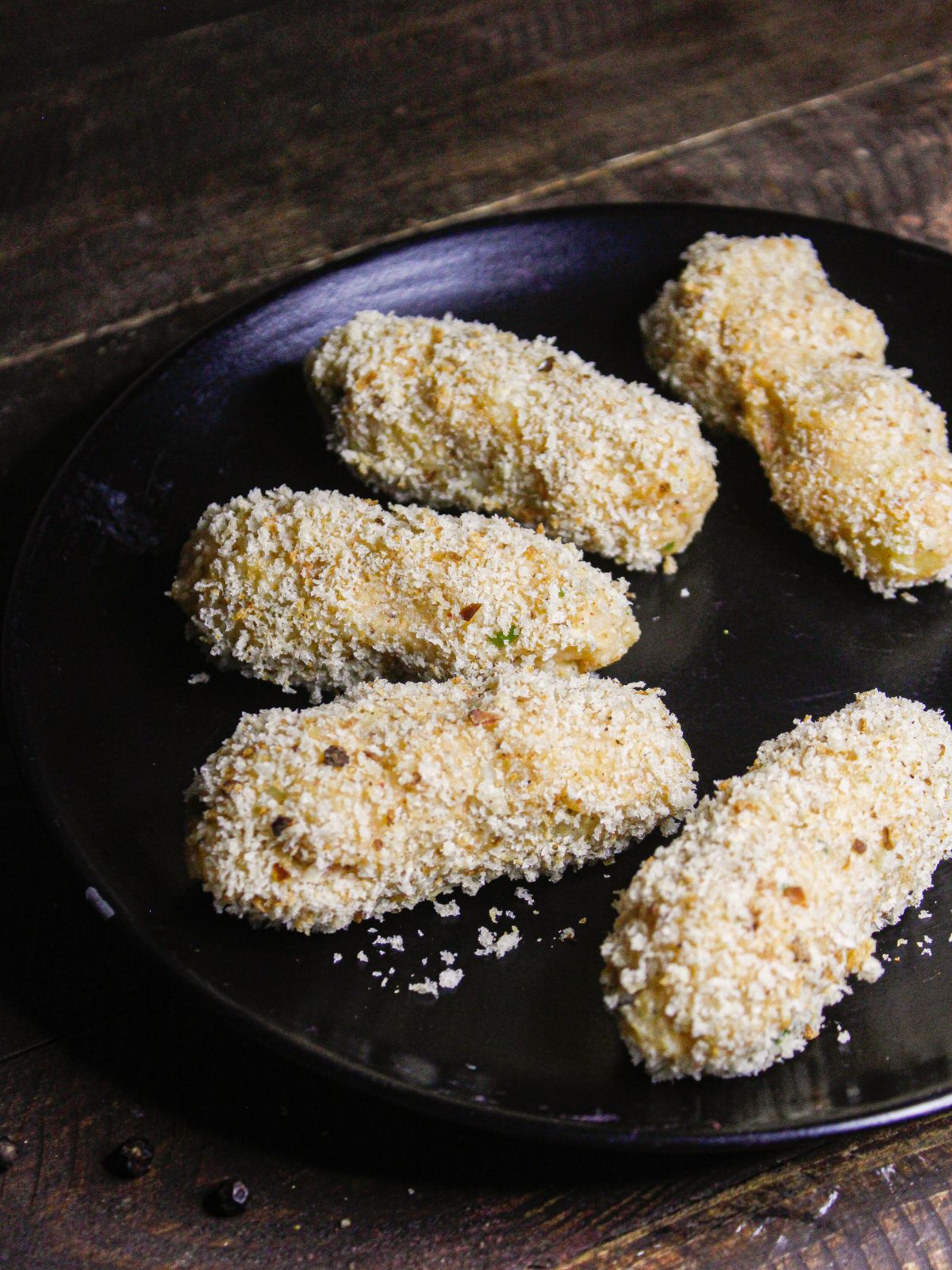 Make small small cylindrical shaped lumps and coat it with breadcrumbs 
