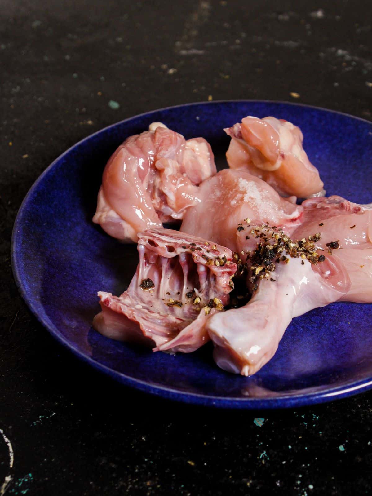 Marinate chicken with powdered spices