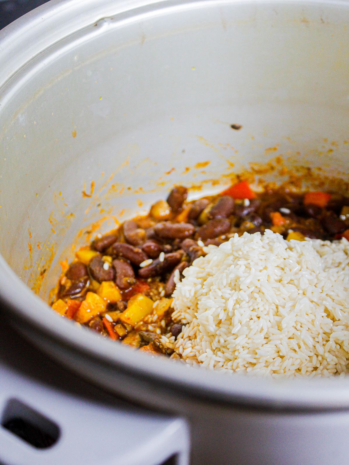 Add boiled rice to the pot and mix well