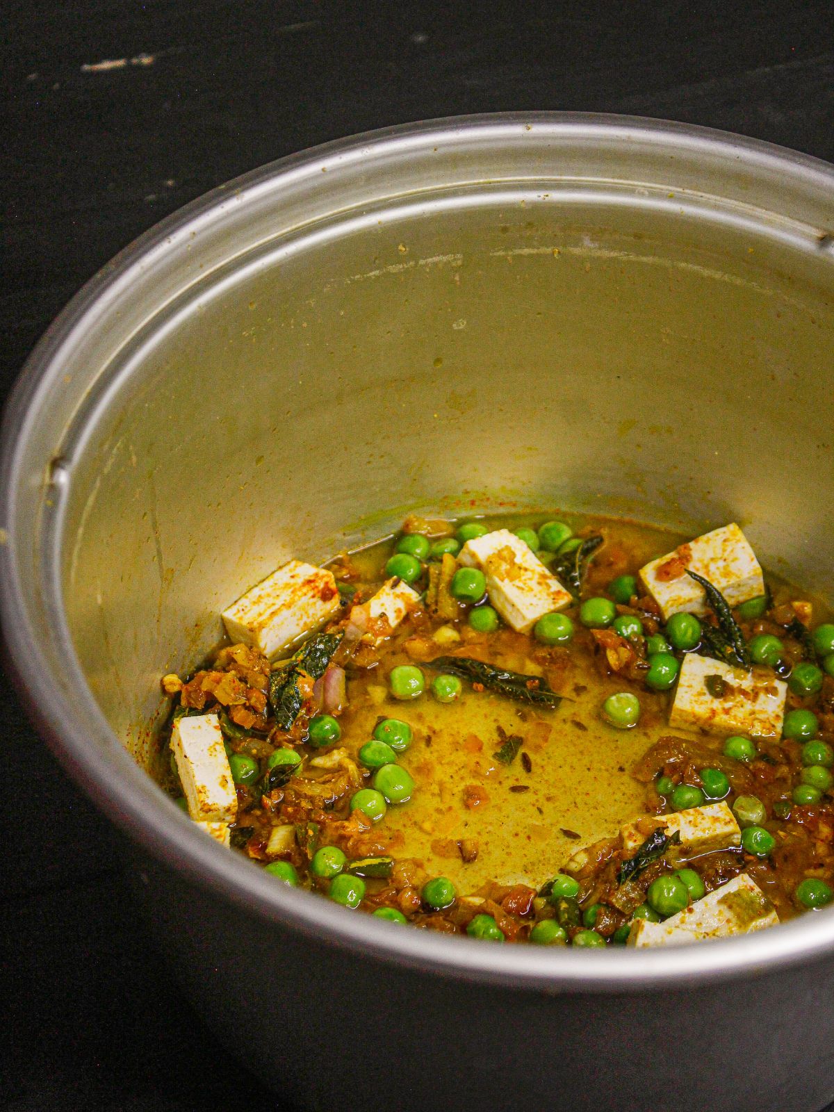 Instant Pot Tofu Masala ready to enjoy with rice and roti 