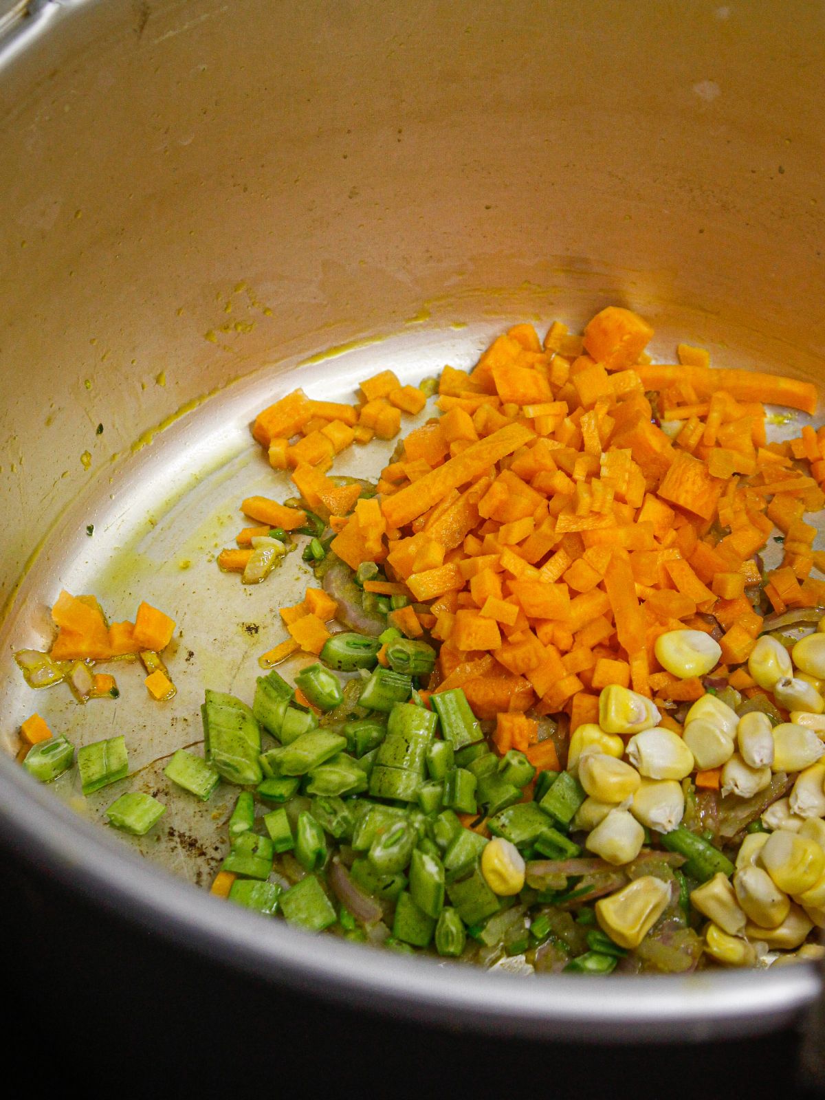 Add other vegetables to the pot nd mix well