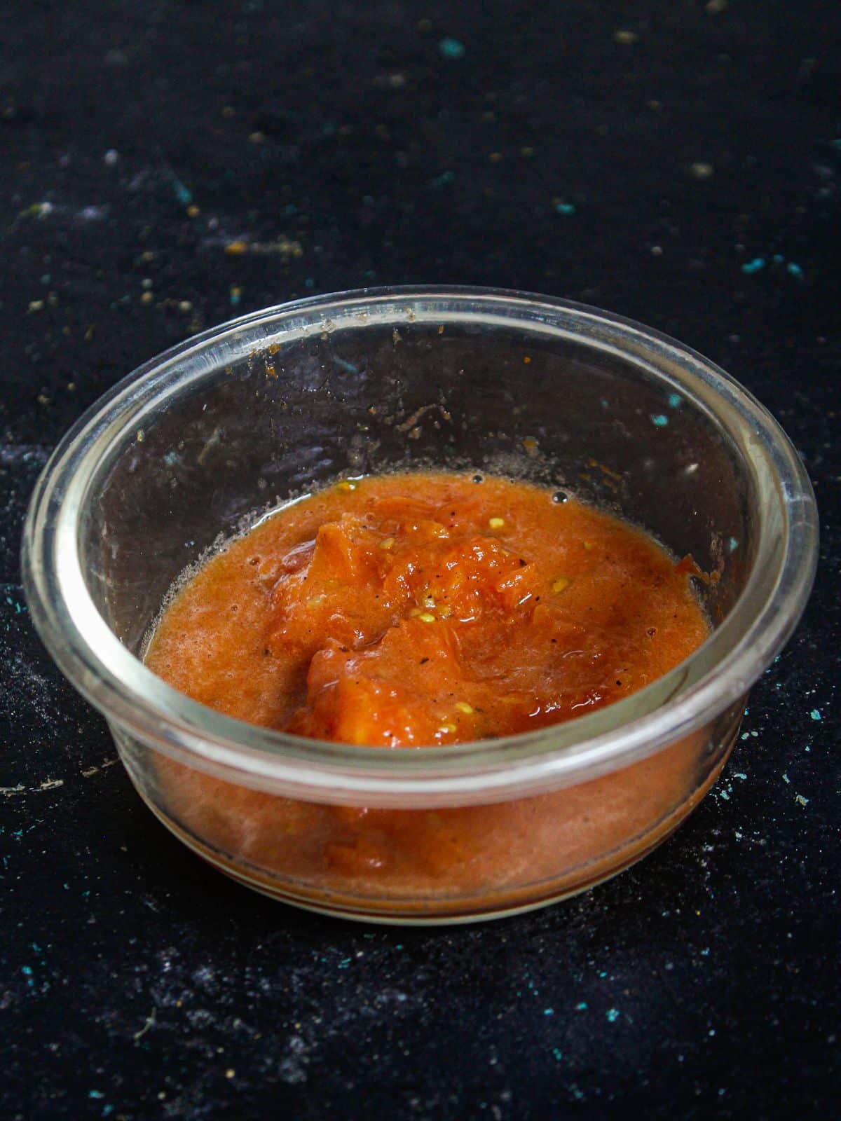 Blend the tomato and make it a thick paste 