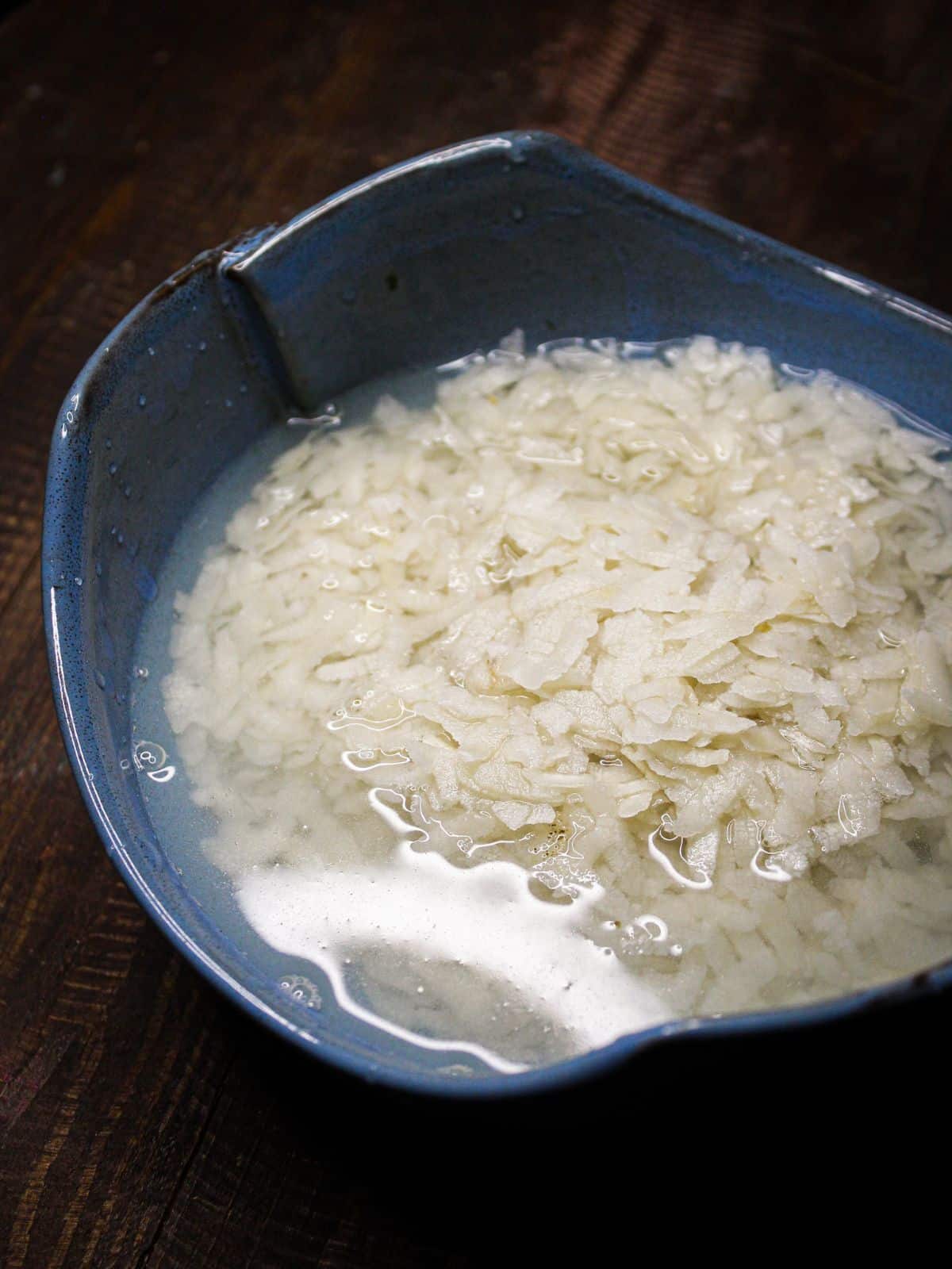 Soak flattened rice into the bowl 