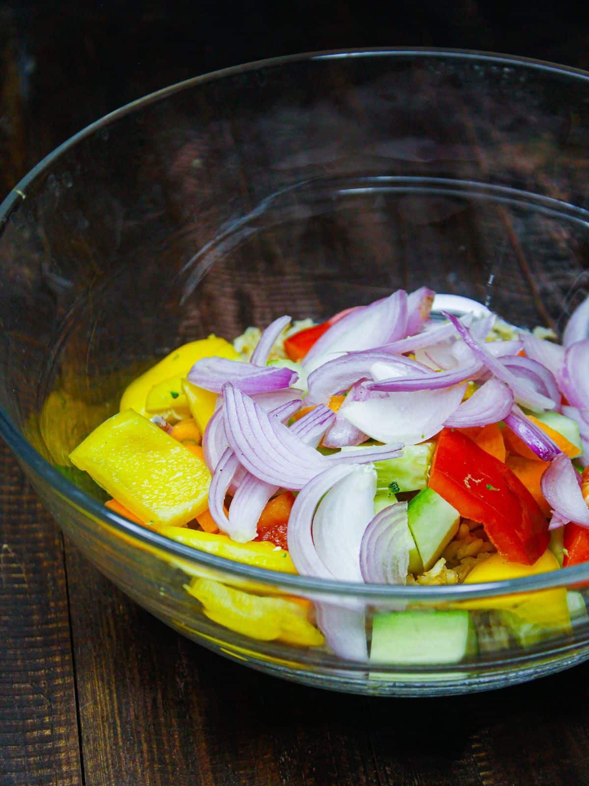 Add sliced onions into the bowl 