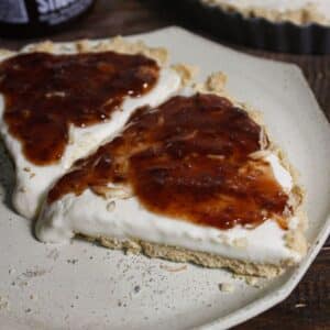 Featured Img of No Bake Cheesecake with Strawberry Compote