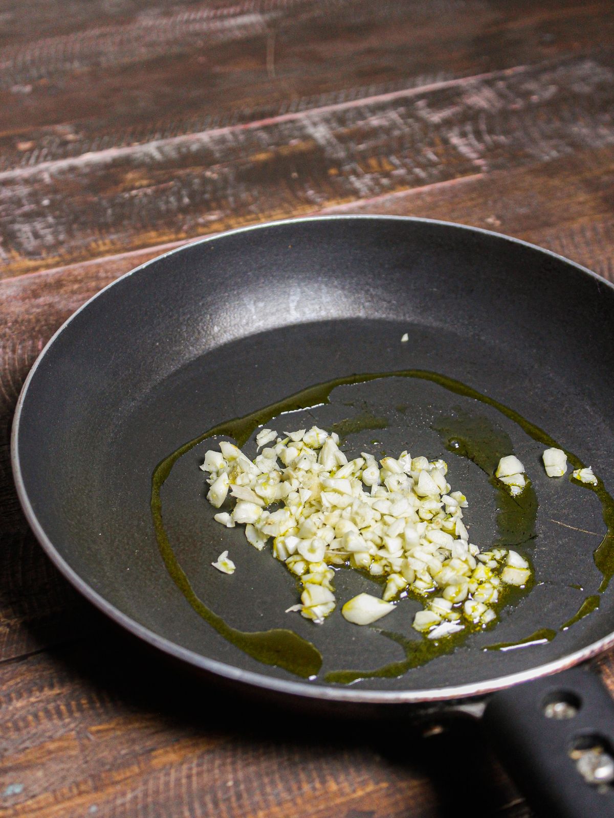 Take oil and chopped garlic in a pan 