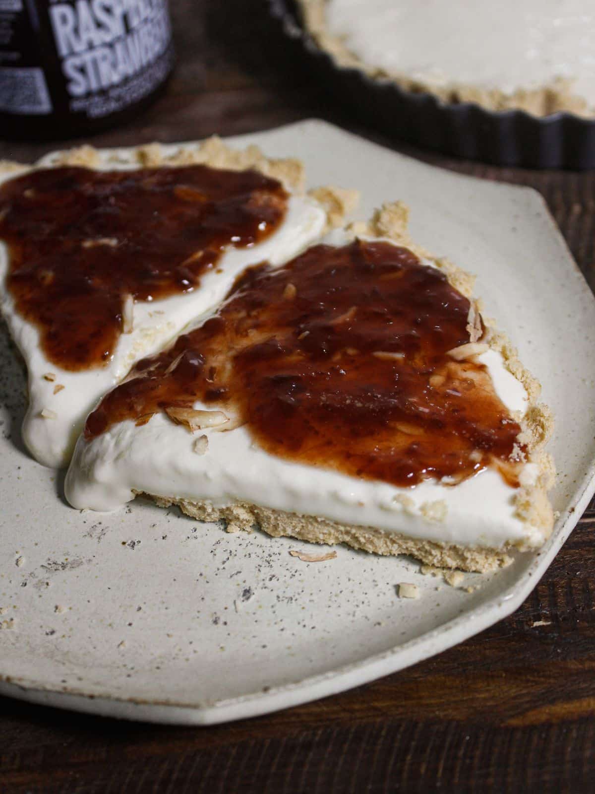 Delicious No Bake Cheesecake with Strawberry Compote