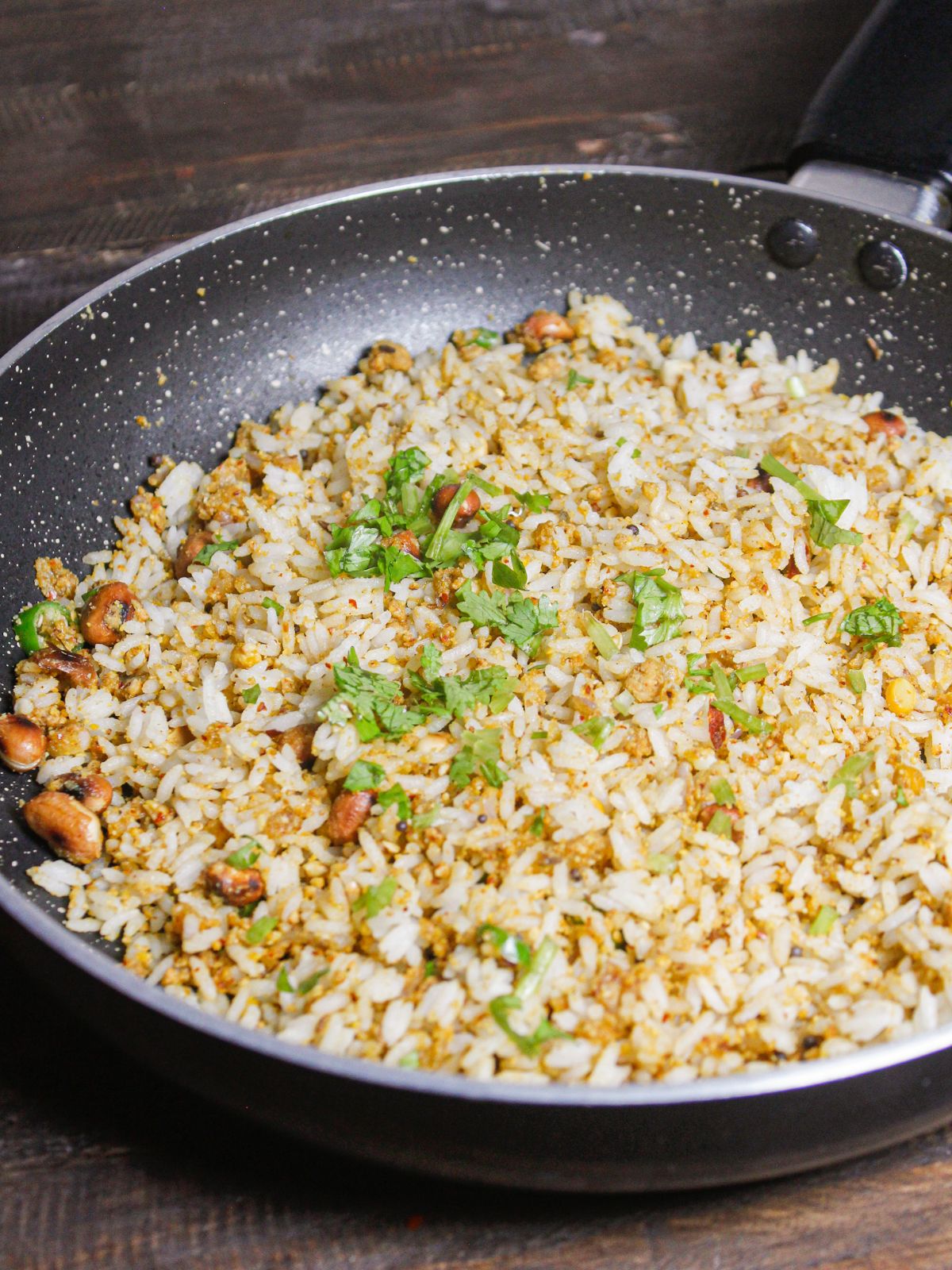 Garnish Peanut Rice with chopped coriander leaves and serve hot 