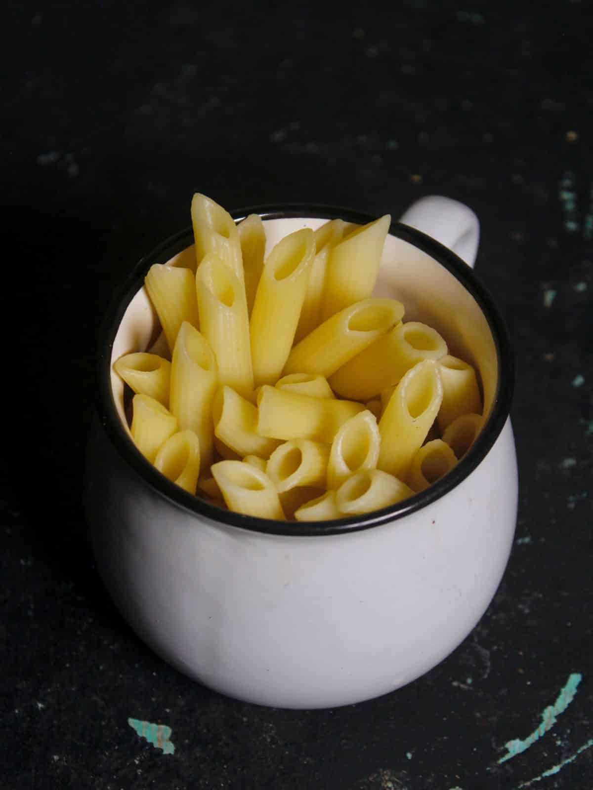 Add boiled pasta in the cup 