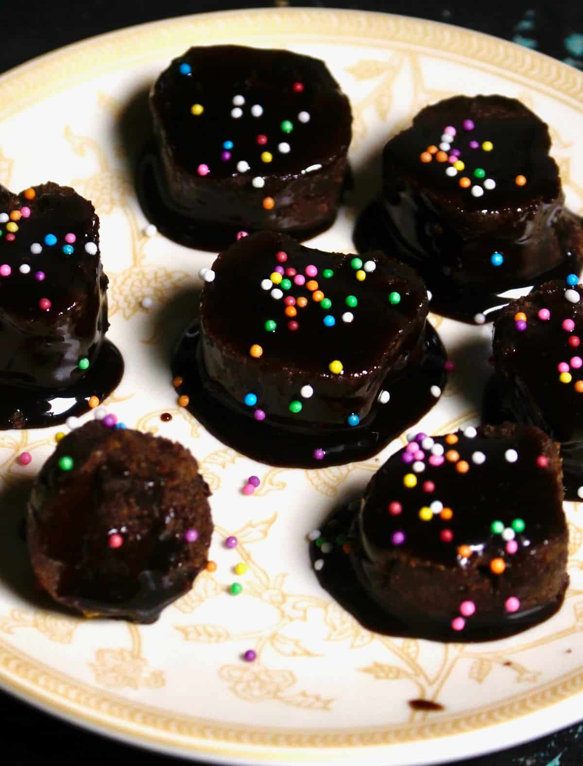 Yummy Chocolate Sauce Dipped Bites