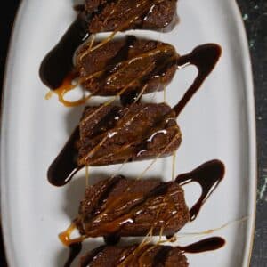 Featured Img of Peanut and Chocolate Bites with Caramel Filling
