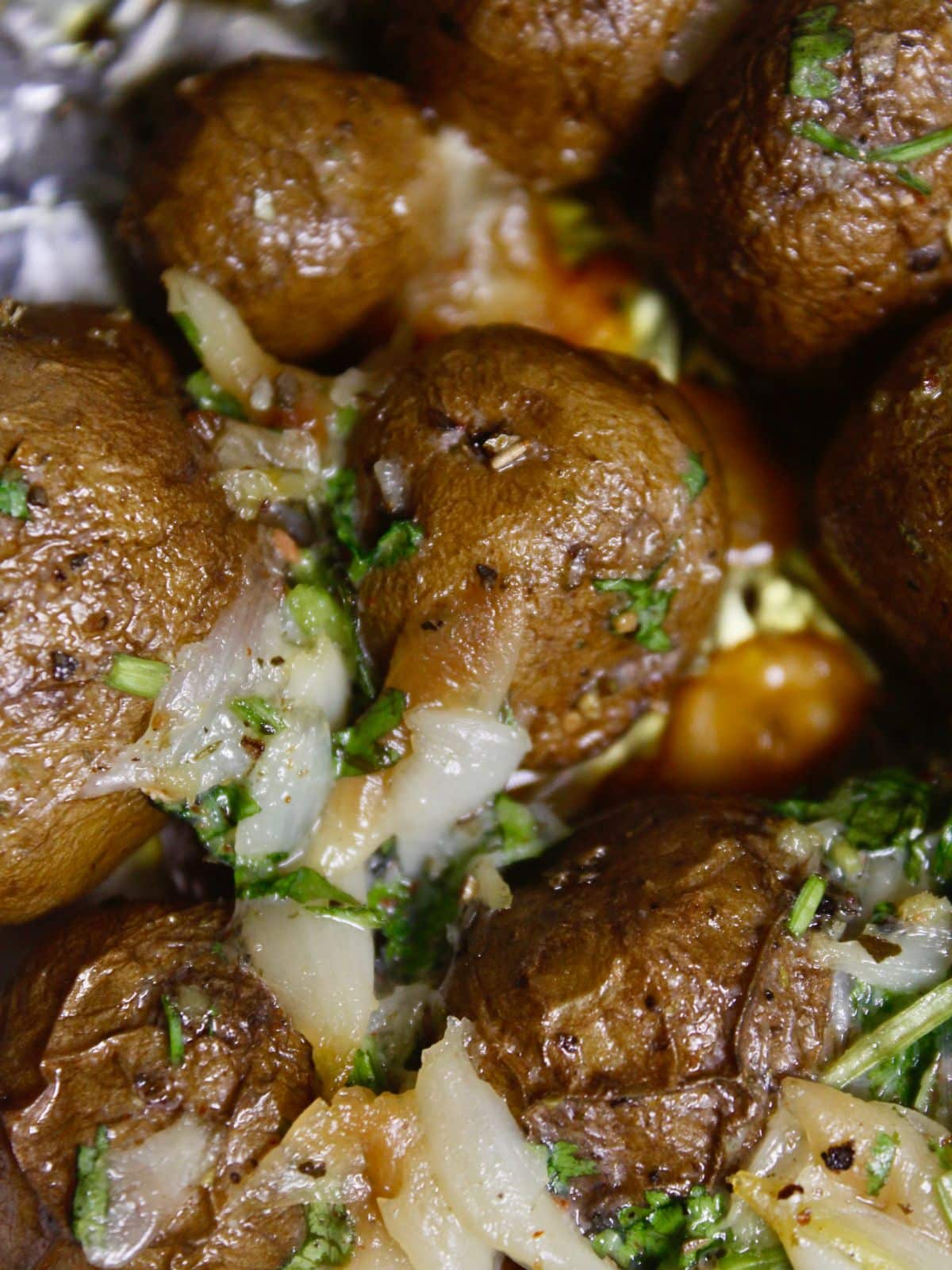 Zoom in image of Herbed Potatoes With Garlic and Butter
