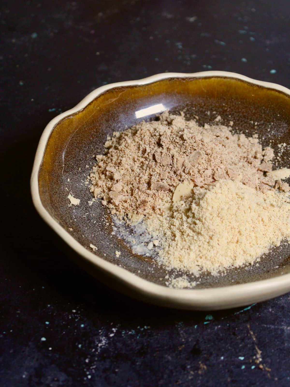 Transfer crushed peanuts and crushed biscuit in a bowl   