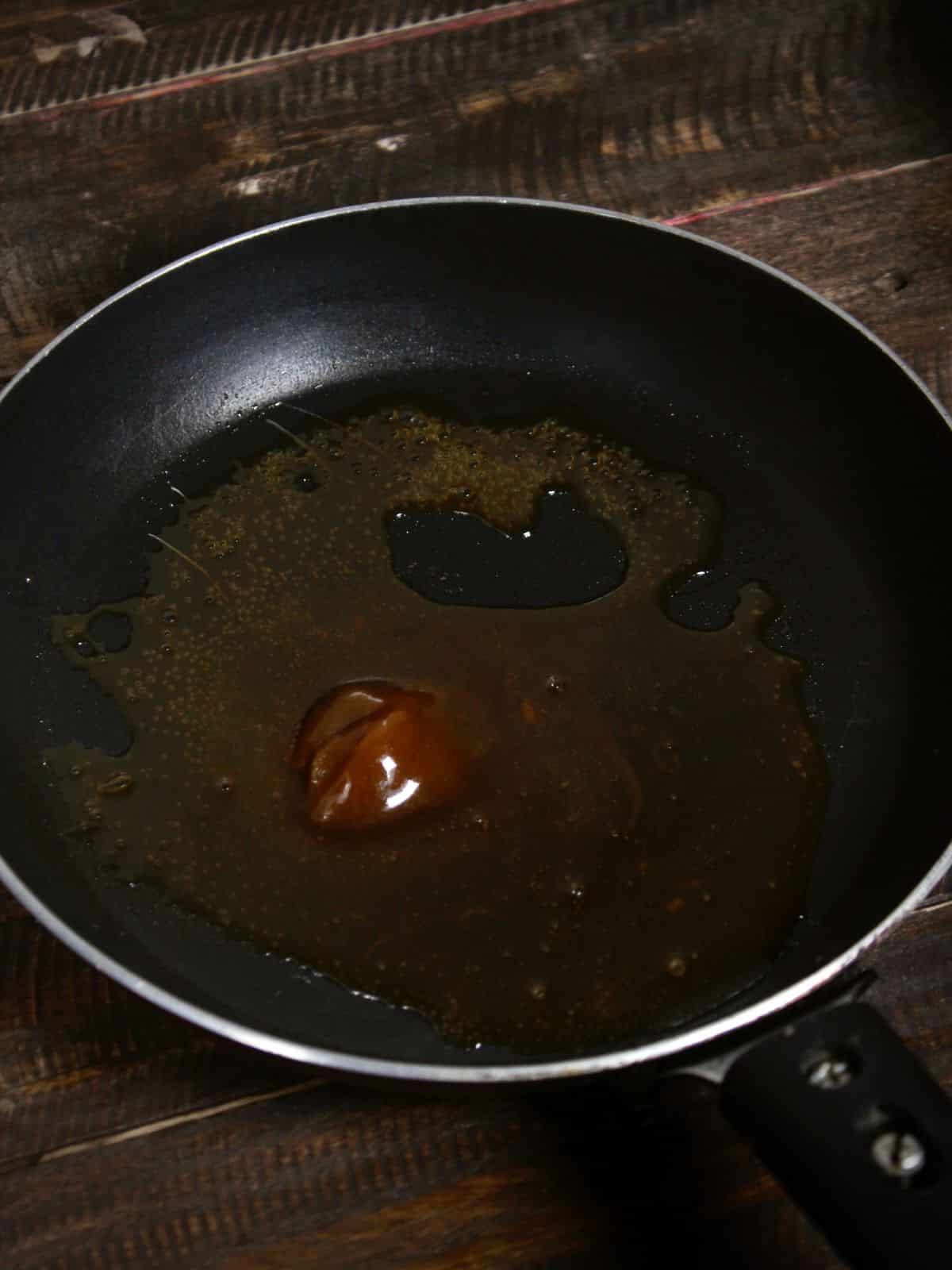 take caramel in a pan and heat 