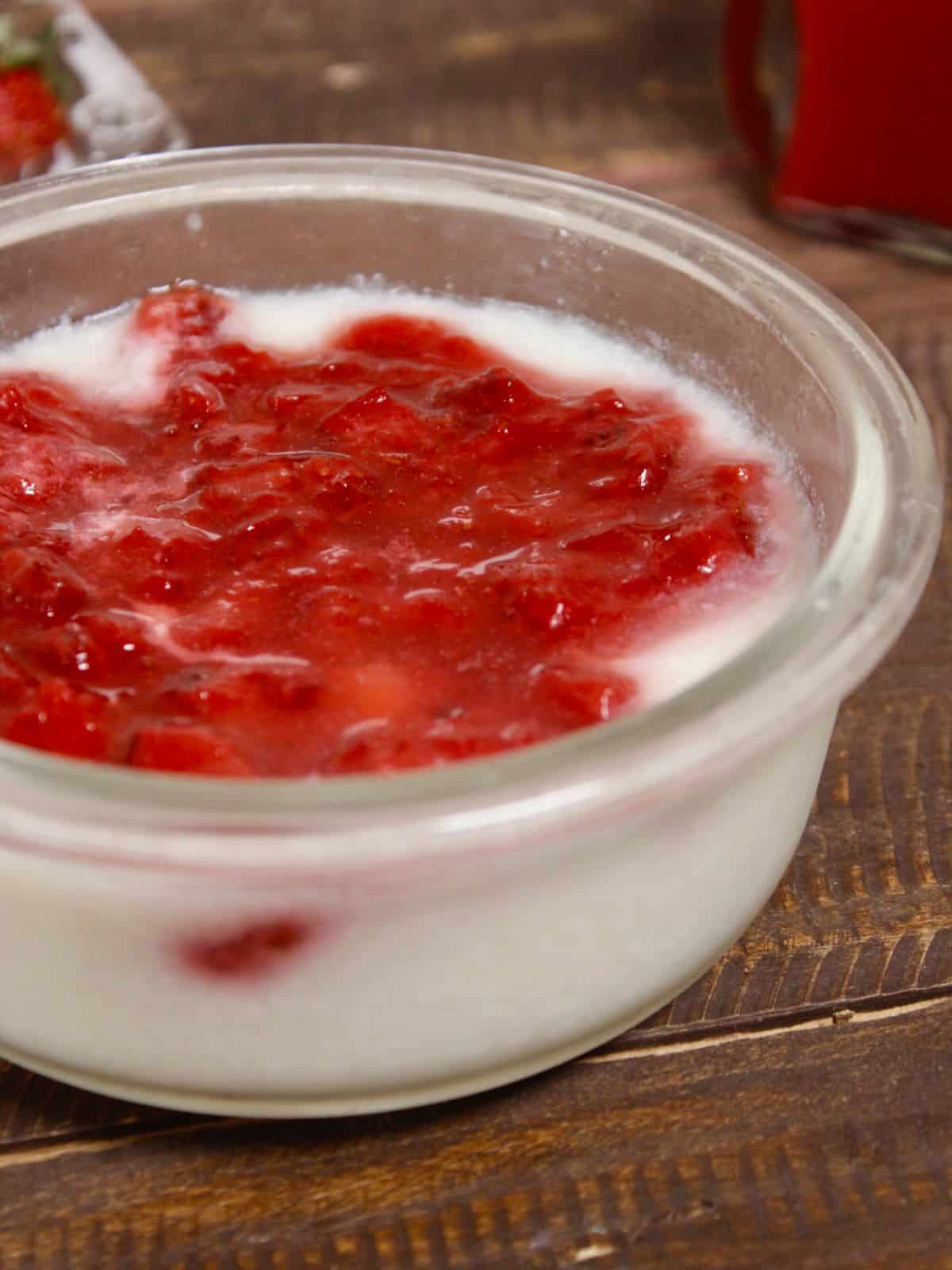 side view image of easy strawberry pudding