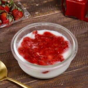 Featured Img of Easy Strawberry Pudding
