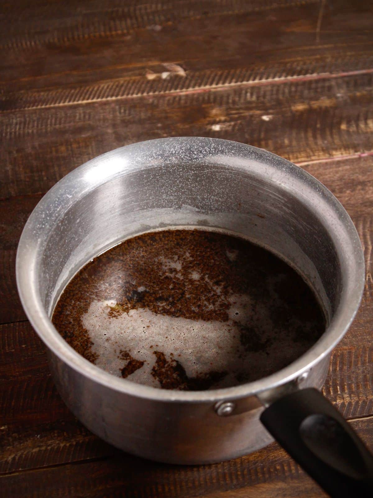 add tea leaves in the pan 