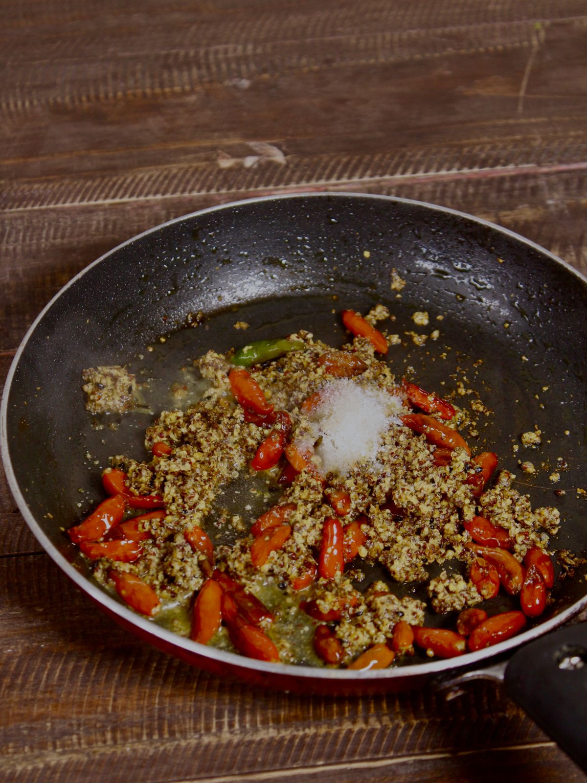 Add salt and vinegar to the pan and mix well