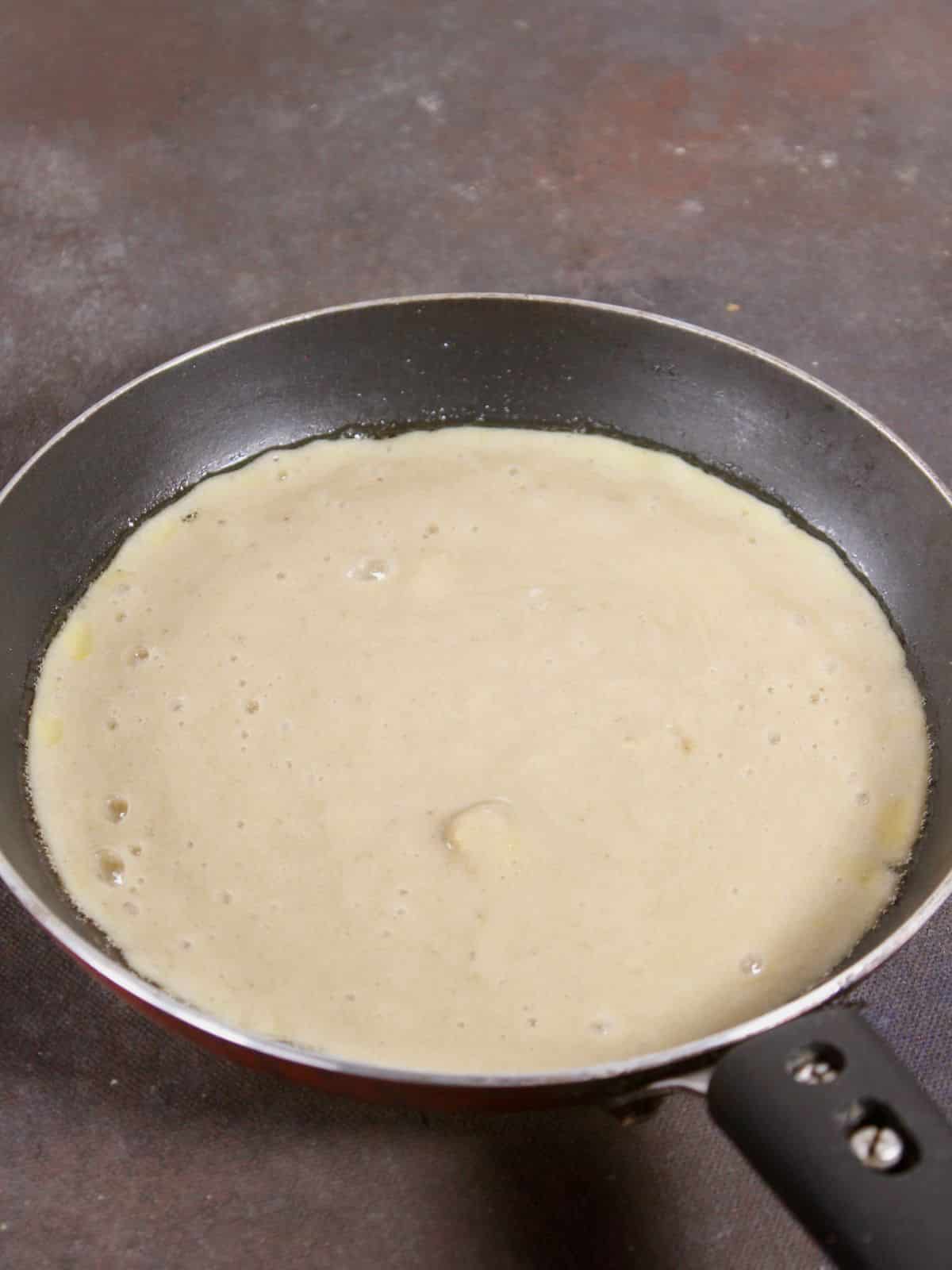 transfer the banana paste with ghee on to the pan 