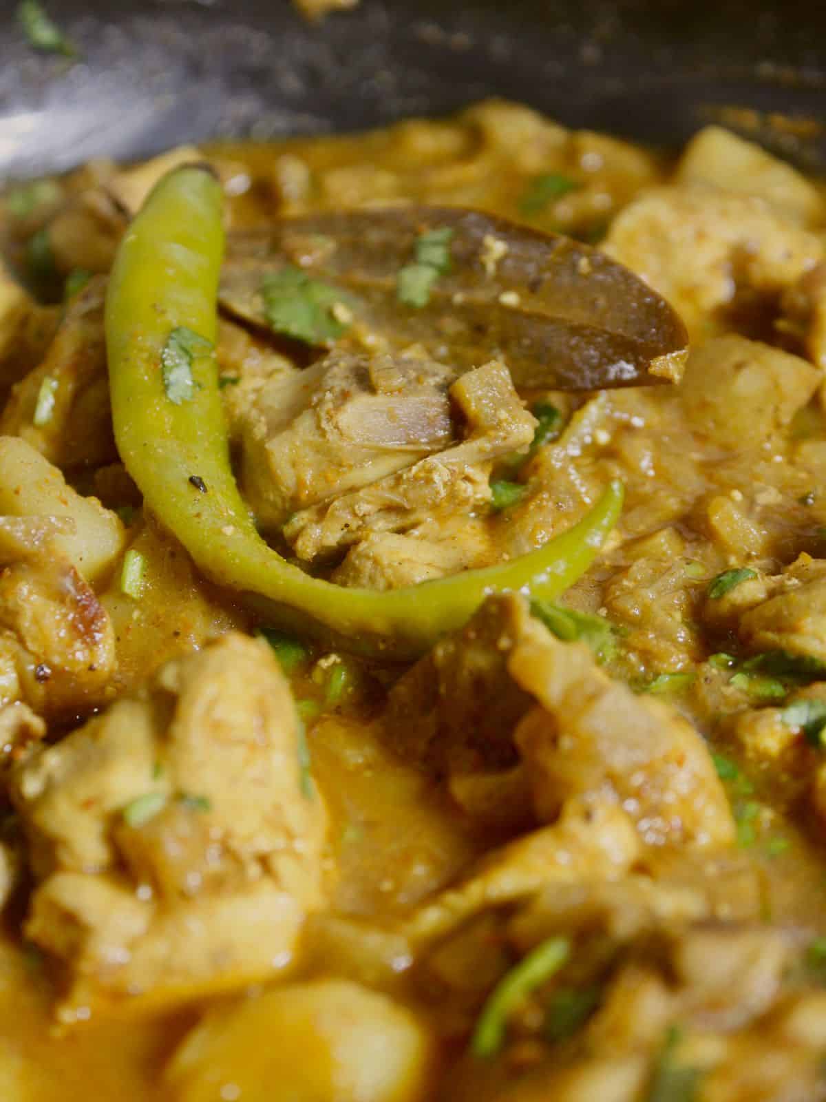zoom in image of banana stem chicken curry