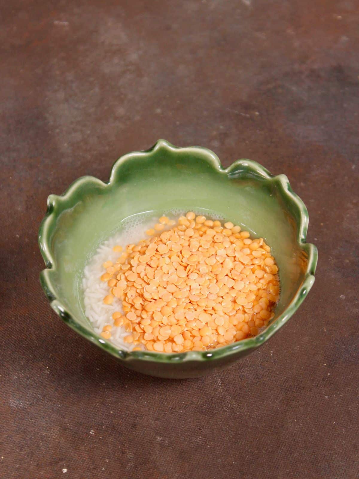 soak rice and red lentils in a bowl