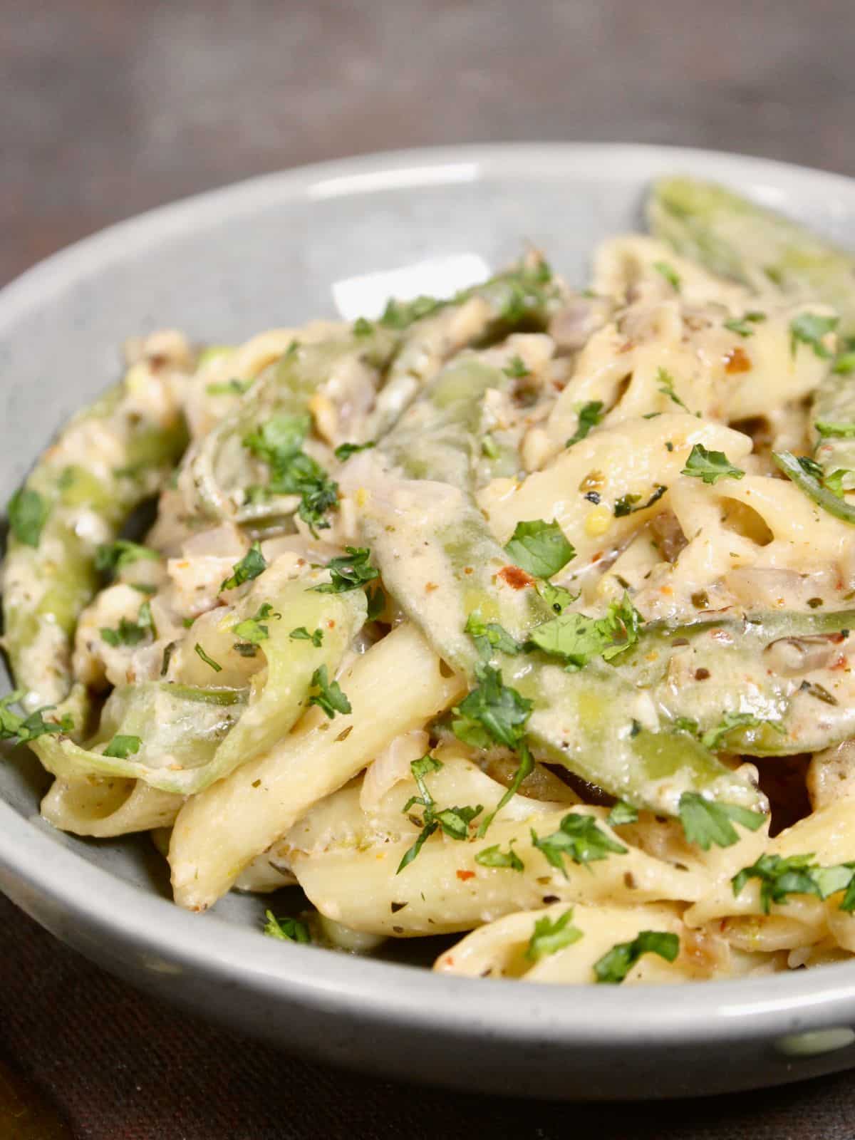 side view of broad beans pasta