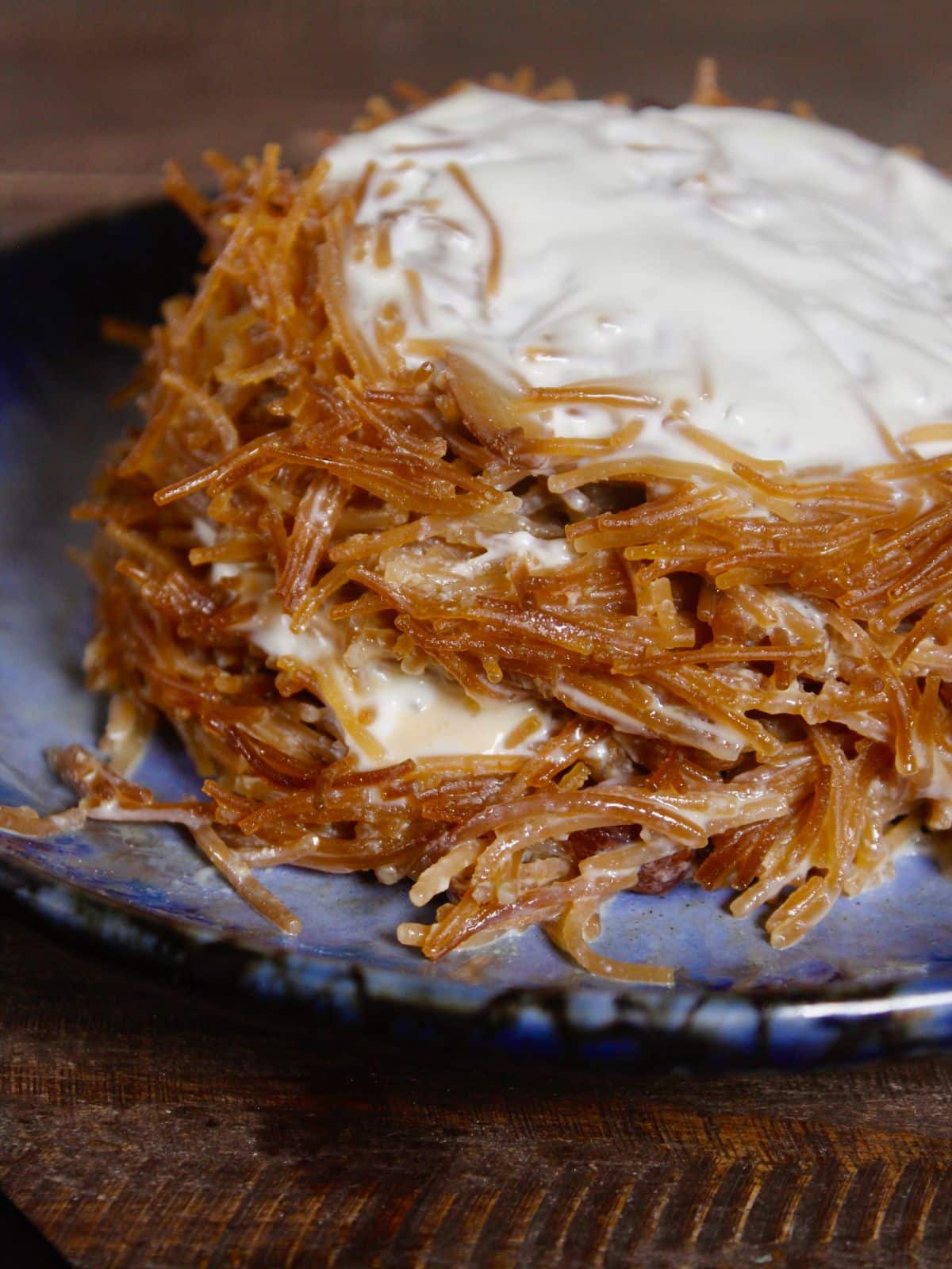 crisp sweet vermicelli cream cakes