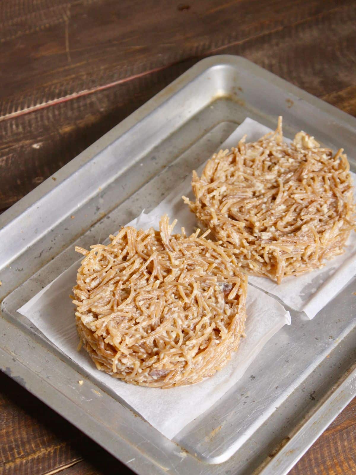 transfer chilled vermicelli into round shape on a baking tray 