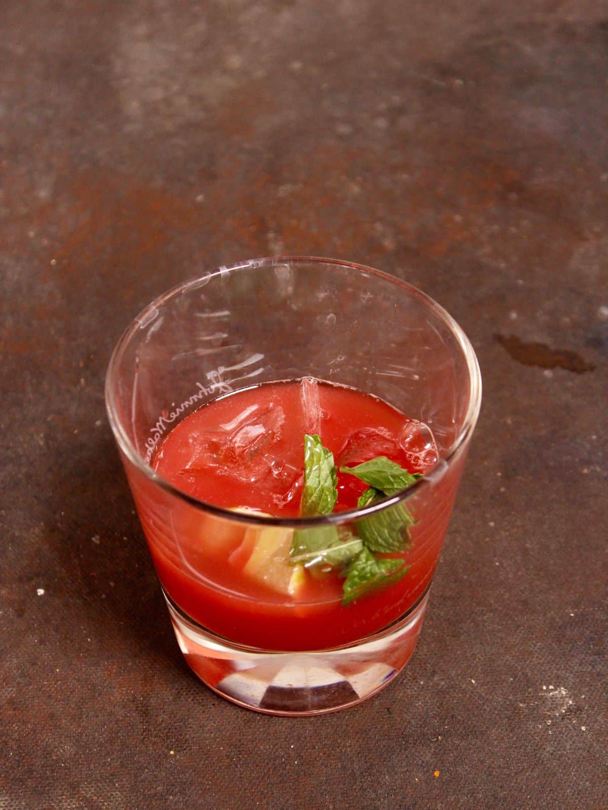 pour watermelon extract to the glass